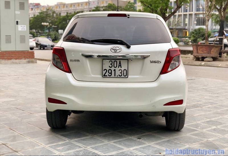 Toyota Yaris cũ 2014 sở hữu khoang nội thất khá rộng rãi